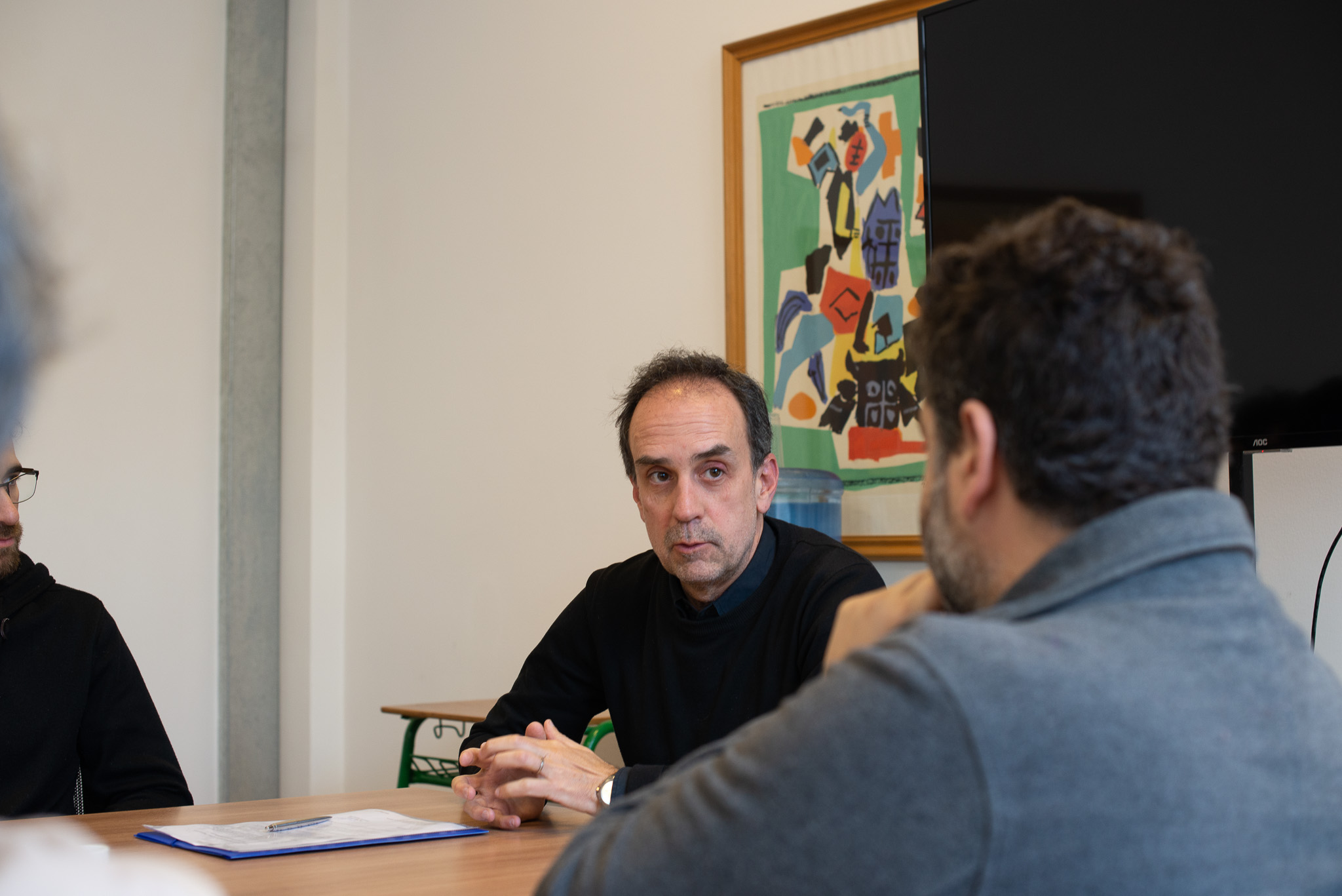 En la fotografía se ve a Fernando Miranda y de espaldas se ve a Miguel Olivetti.