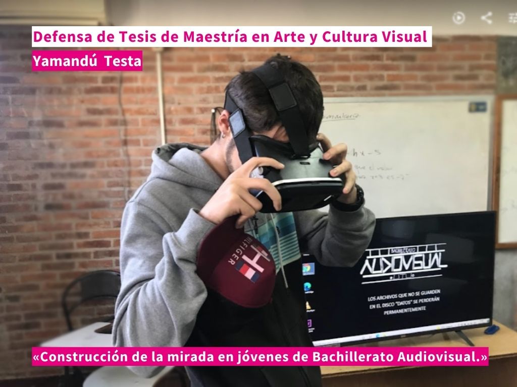 Fotografía de un adolescente en un salón de clase usando lentes de 3D.

Sobreimpreso se puede leer: Defensa de Tesis de Maestría en Arte y Cultura Visual. Yamandú Testa. 
"Construcción de la mirada en jóvenes de Bachillerato Audiovisual."