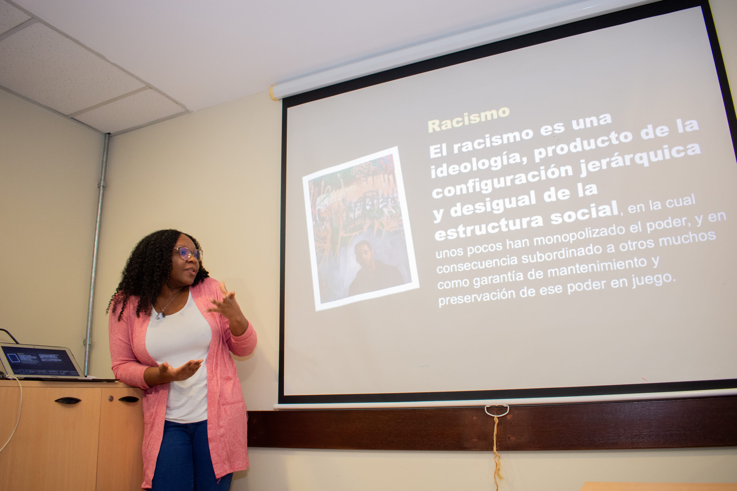 La socióloga y escritora Esther Pineda visitó Uruguay en el marco de las VII Experiencias Latinoamericanas