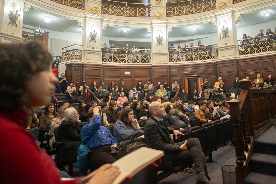 Público en el Paraninfo de la Universidad