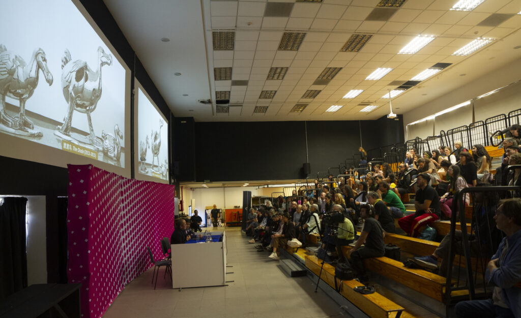 Conferencia de Liu Ruowang