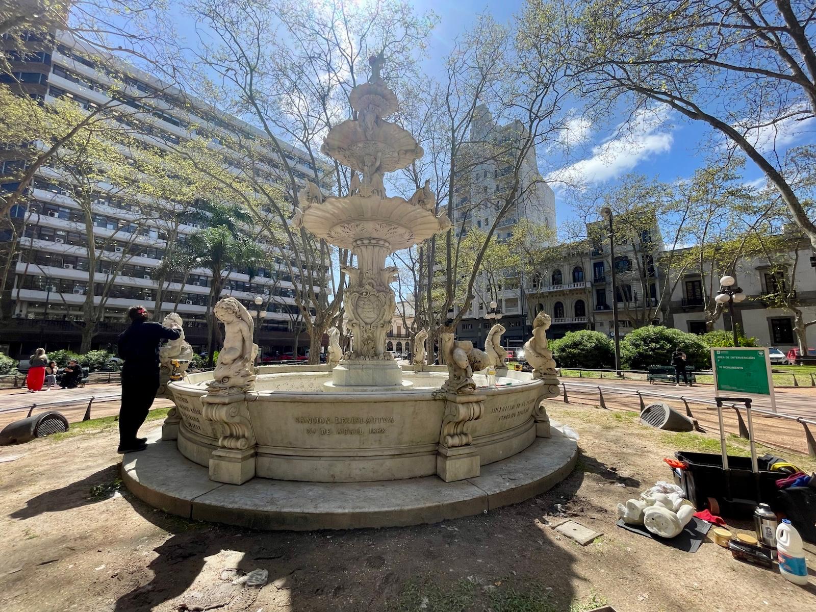 Facultad de Artes y la preservación del patrimonio: restituciones en la fuente de la Plaza Matriz