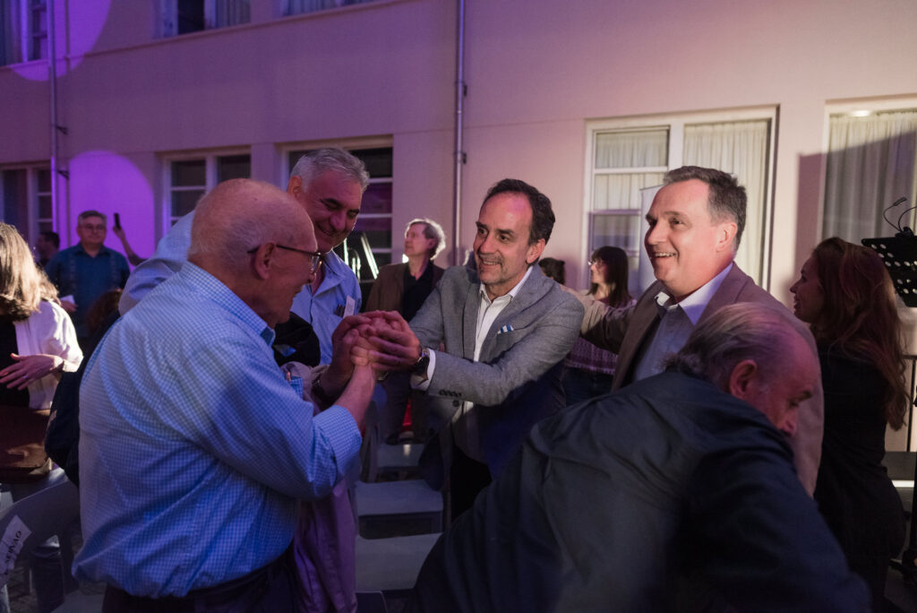 Saludos en la ceremonia