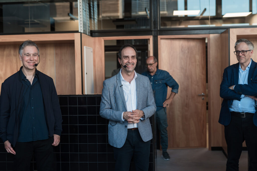 Flora, Miranda y Arim