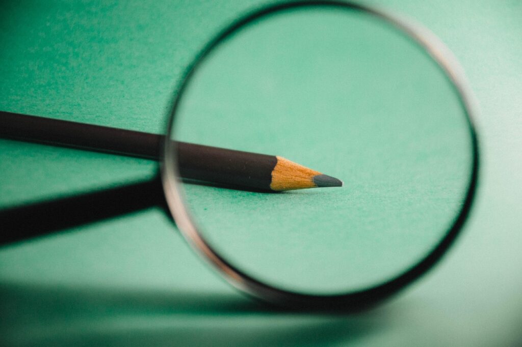 Lápiz visto con lupa