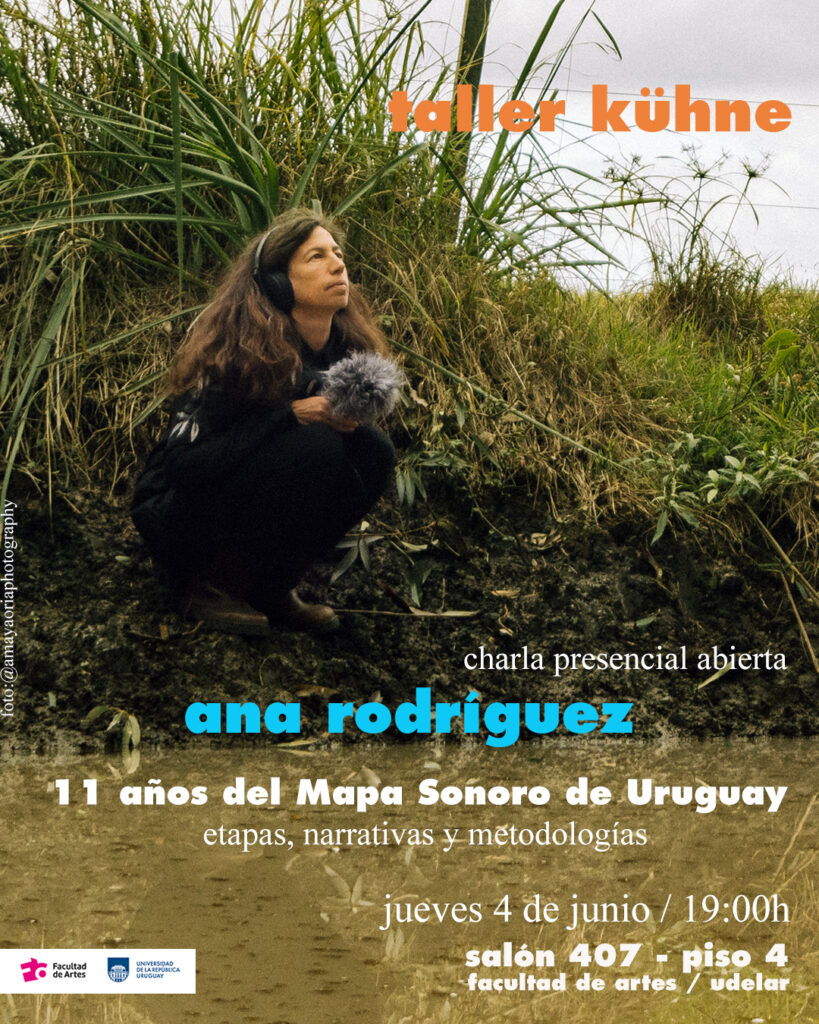 Ana Rodríguez registrando el sonido ambiente en un entorno rural