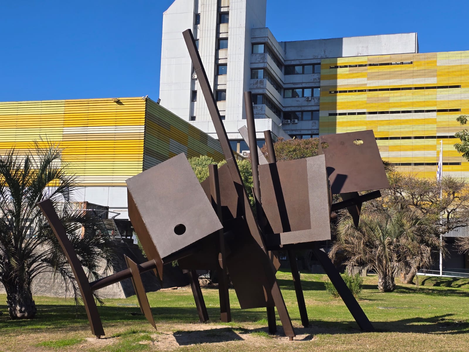 Culminó la restauración de “Euritmia”, una de las esculturas icónicas de Octavio Podestá