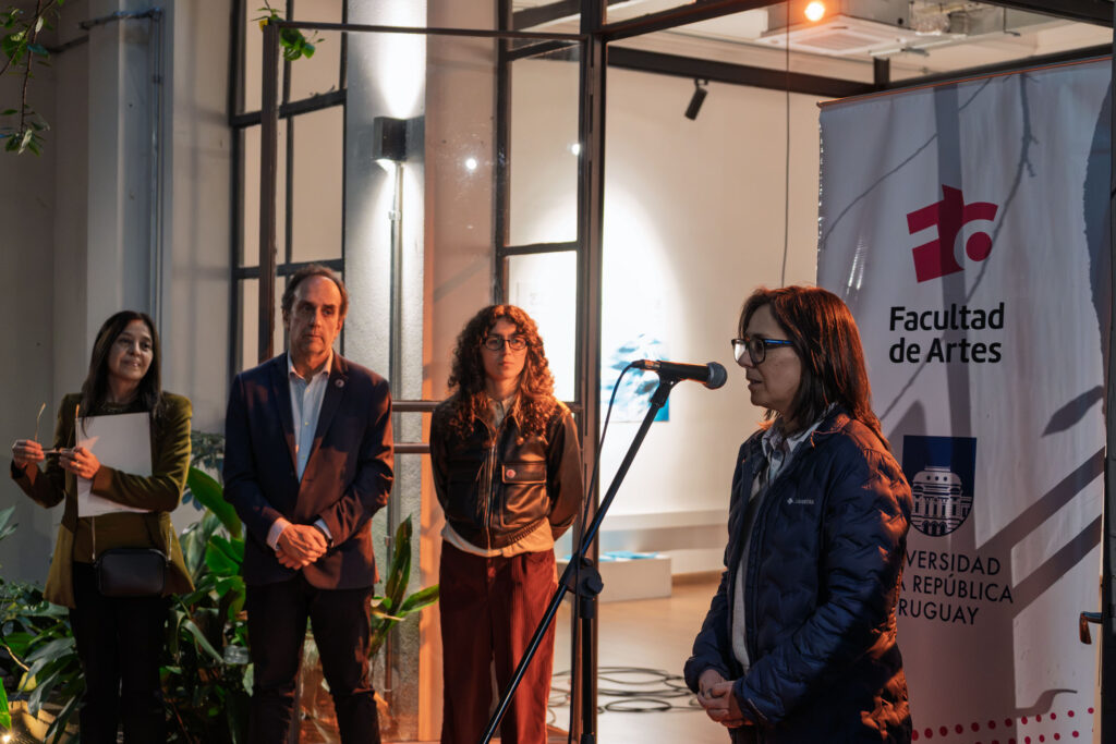 Autoridades en la apertura de la muestra